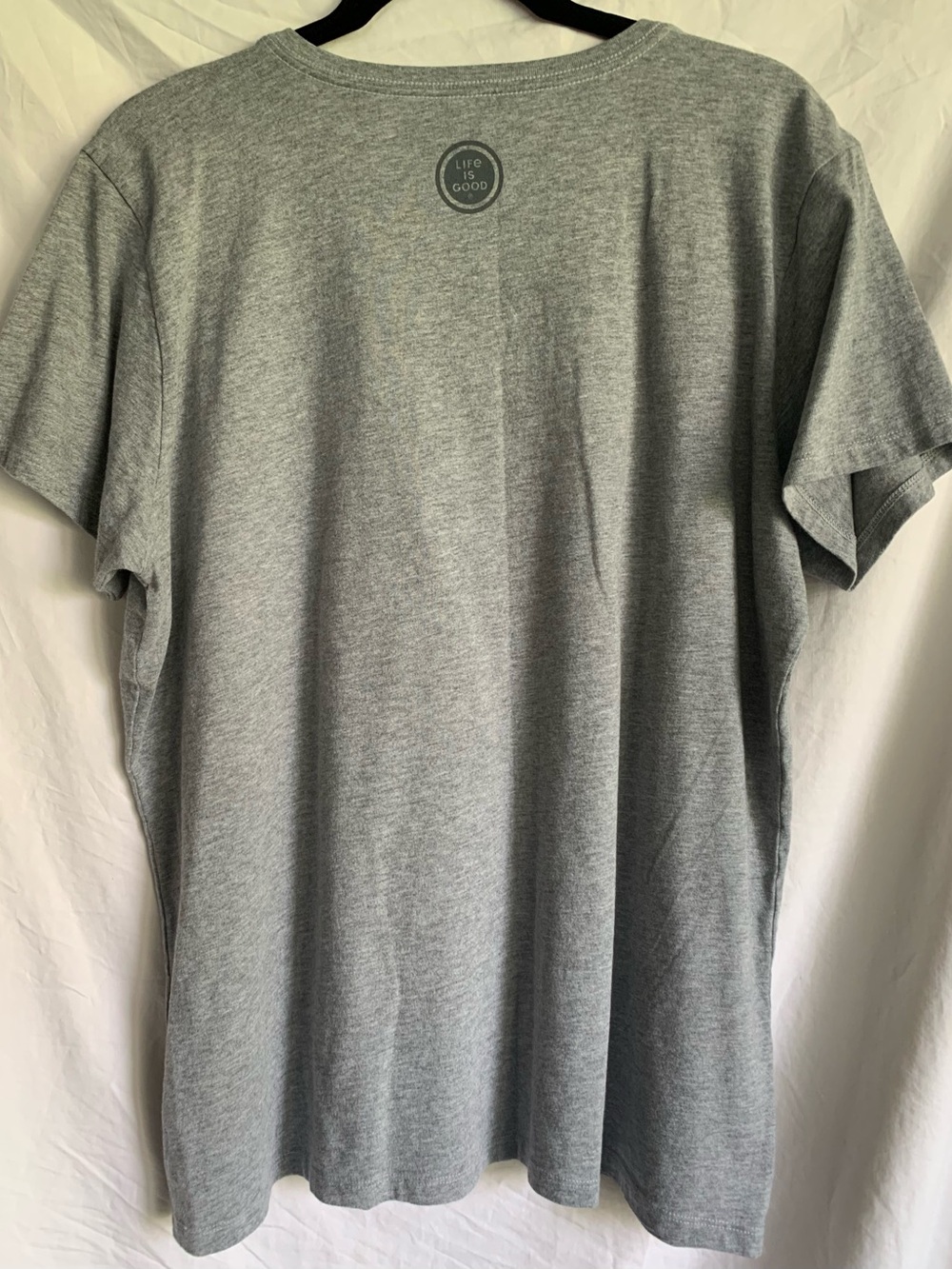 Life Is Good Women’s Gray V-Neck Tee with Beach Chairs and Floral Graphic - Picture 4 of 5